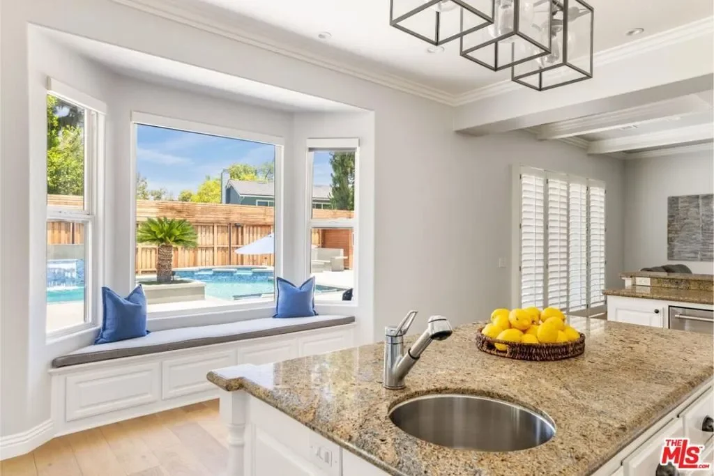 22623 Califa Street, Los Angeles, California, United States. - Photo 35