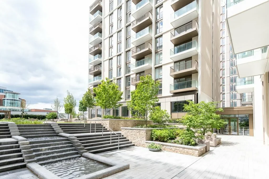 Exterior photo 5