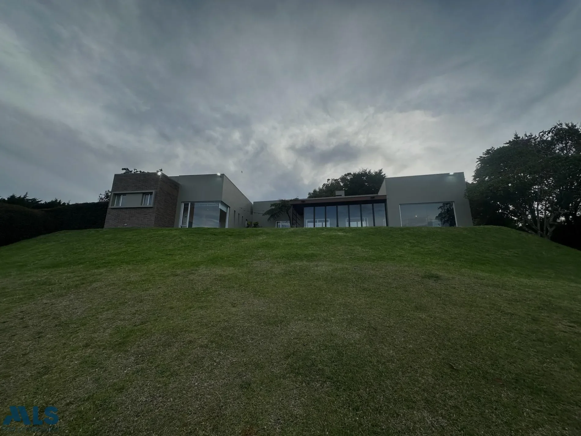 Exterior photo 7
