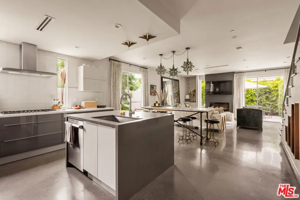 8512 Hargis Street, Los Angeles, California, United States. - Photo 6