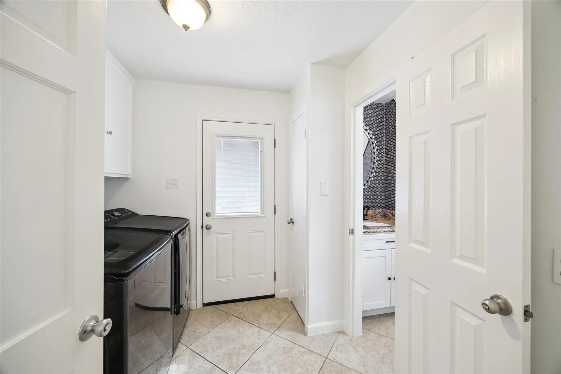 10211 Olympia Drive, Houston, TX 77042, Houston, Texas, United States. - Photo 26