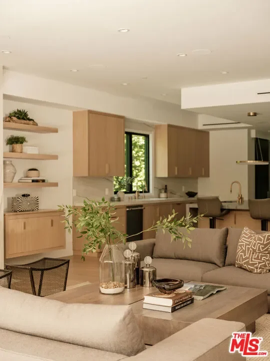 17228 Otsego Street, Los Angeles, California, United States. - Photo 9
