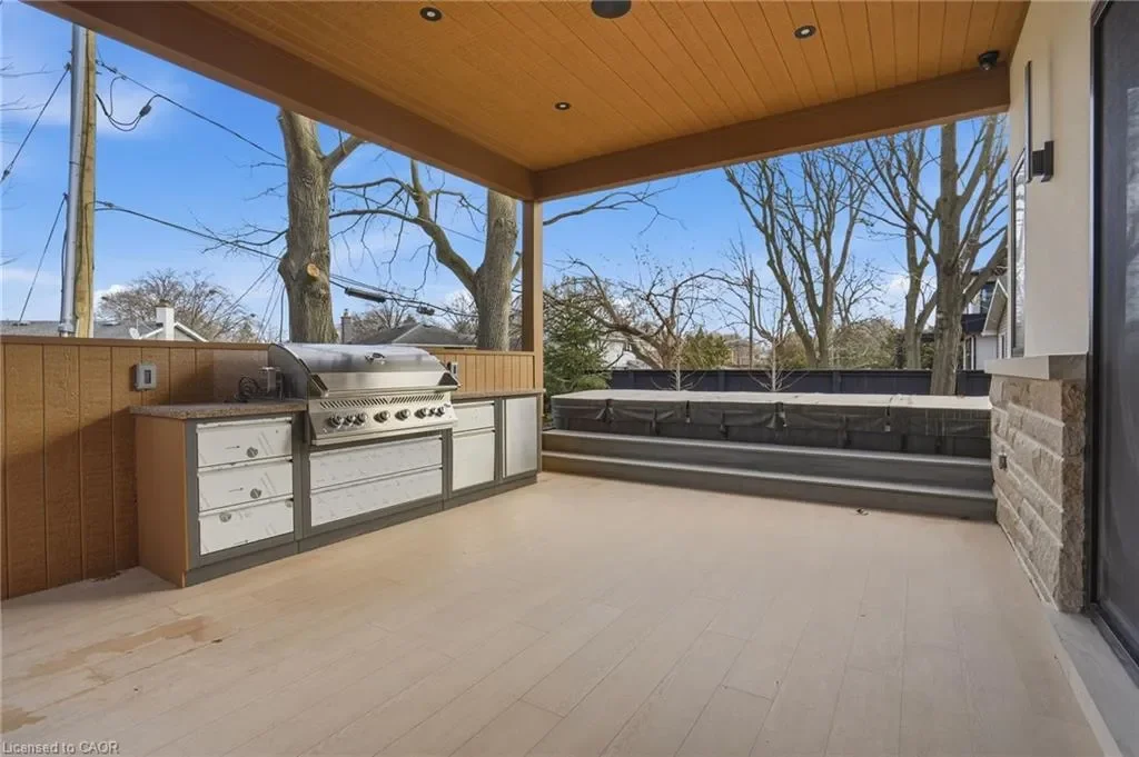 Exterior photo 8