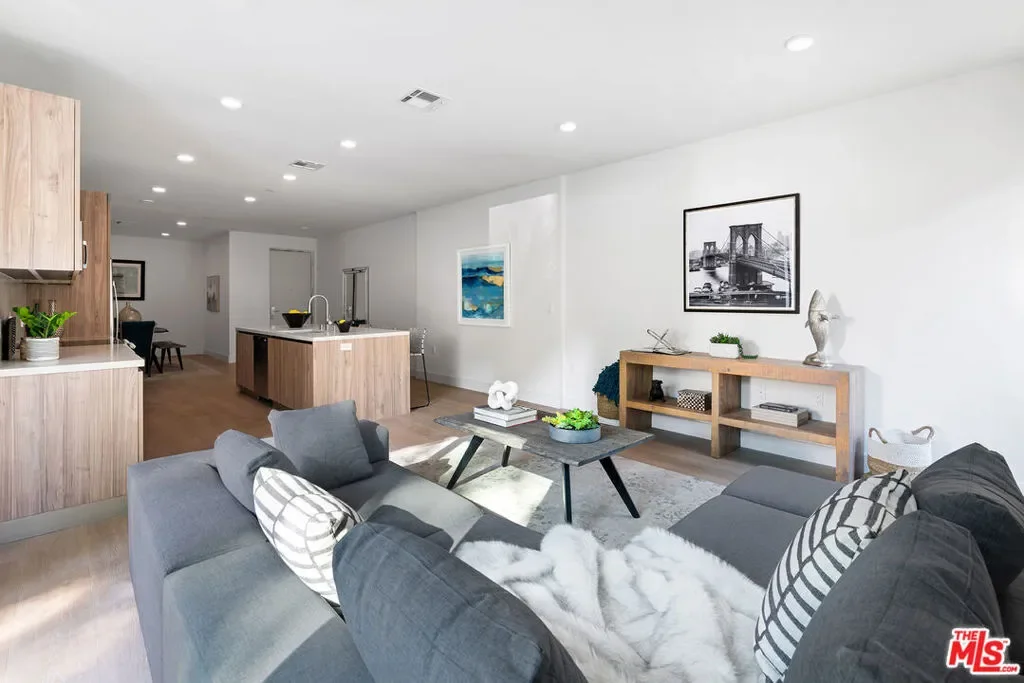 3649 Regal Place 102, Los Angeles, California, United States. - Photo 4