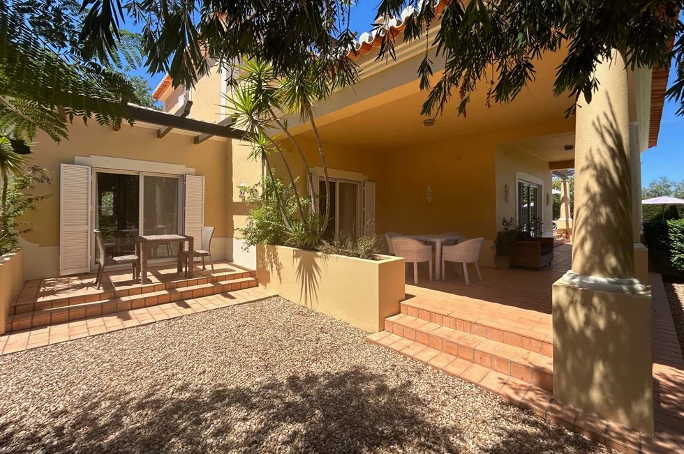 Exterior photo 8