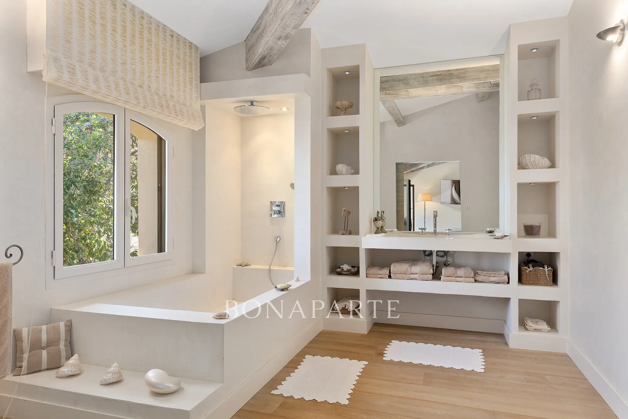 Gallery photo 2