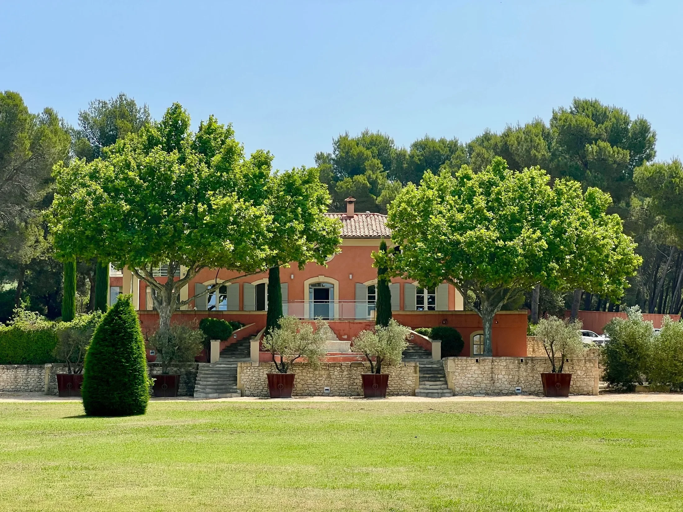 Exterior photo 1