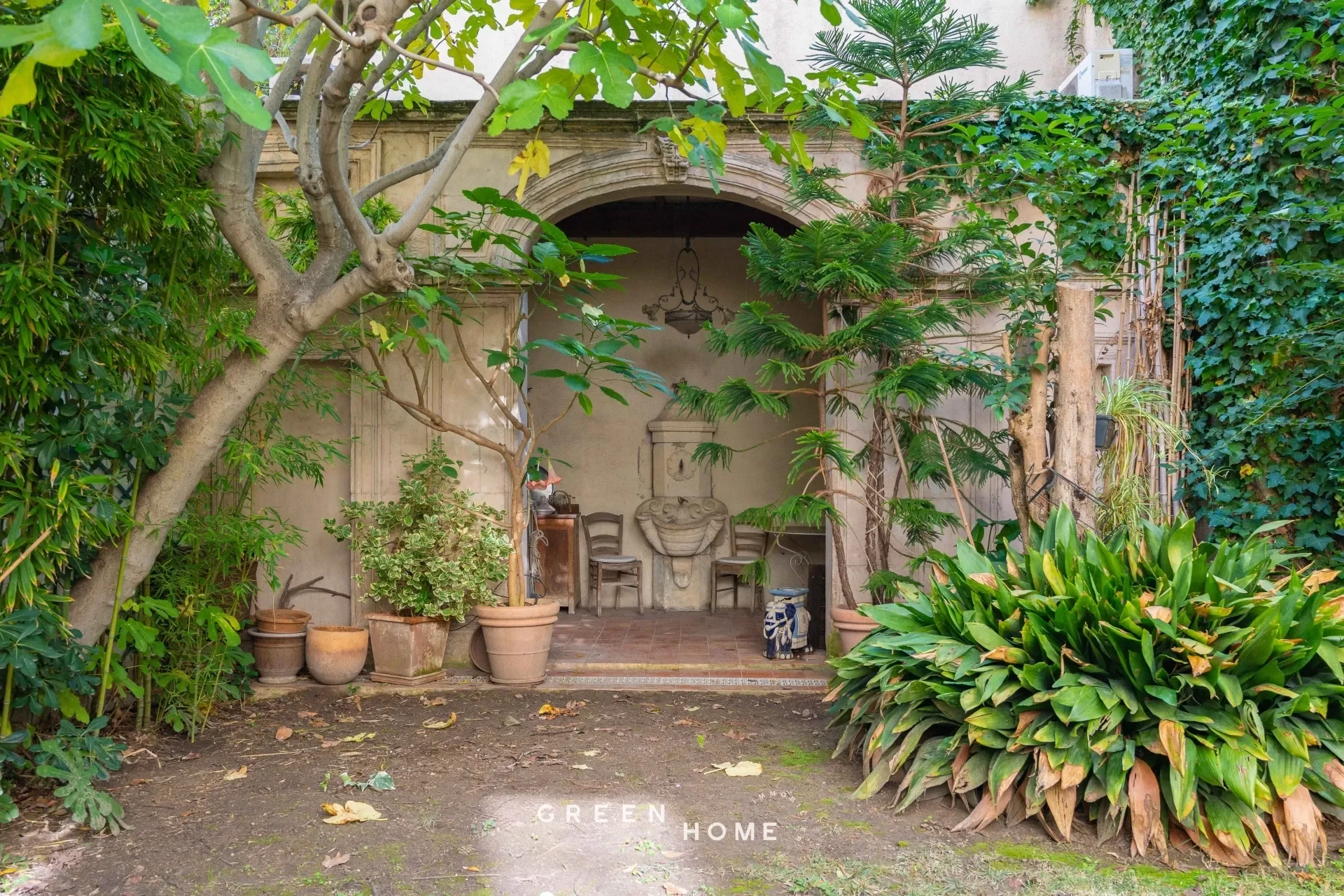 Exterior photo 6