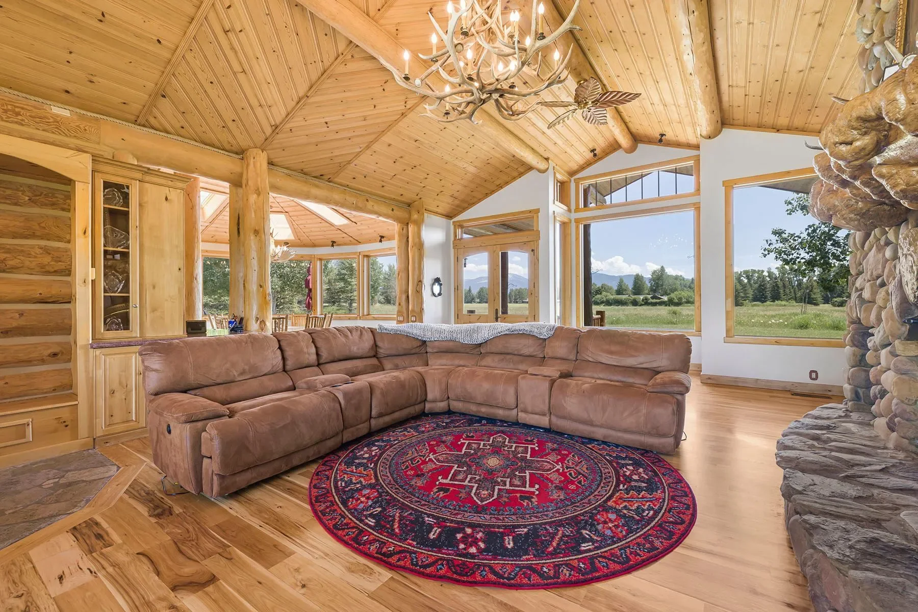 450 E Oatgrass Road , Jackson, WY 83001, Jackson, Wyoming, United States. - Photo 14