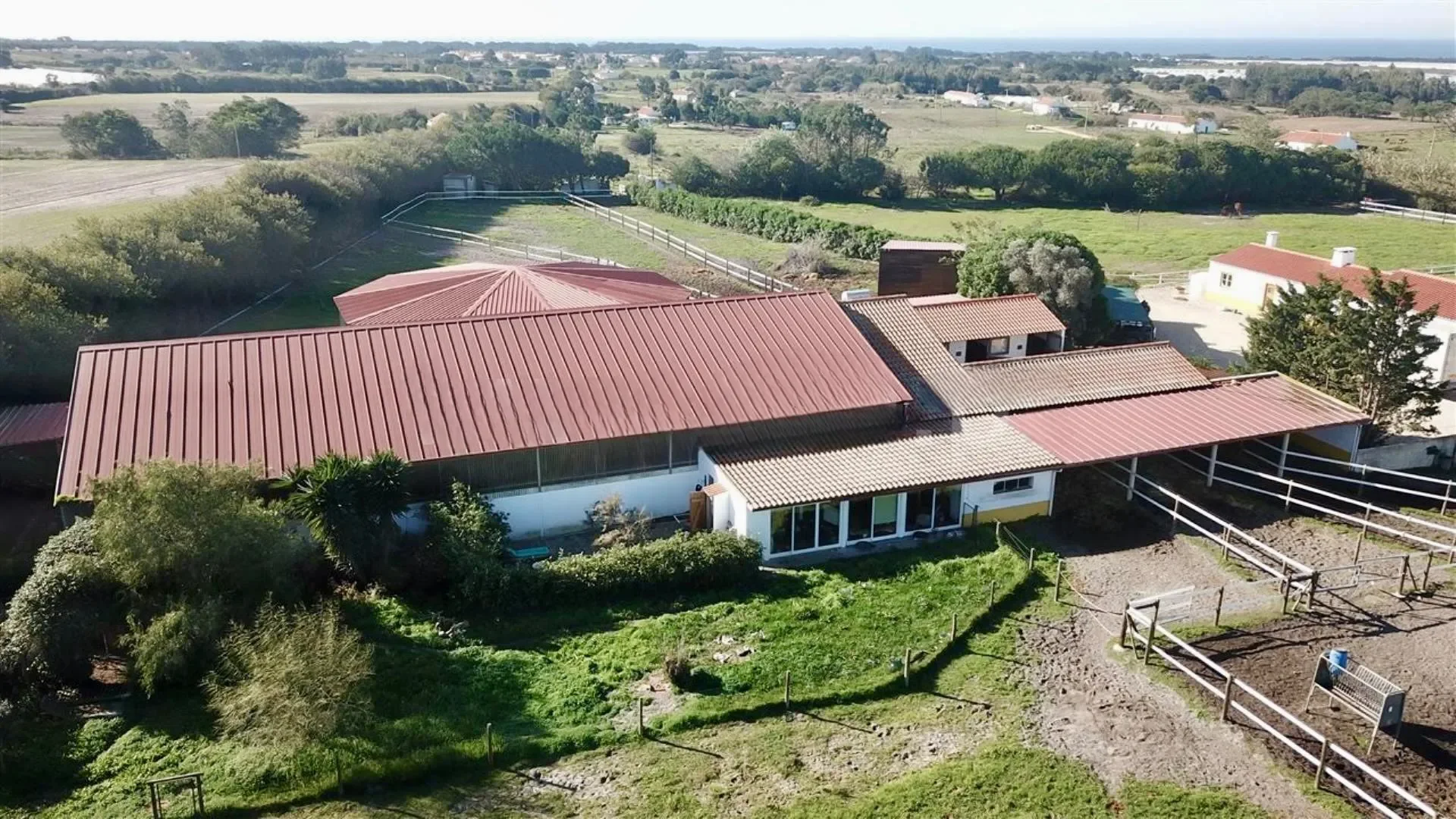 Exterior photo 3
