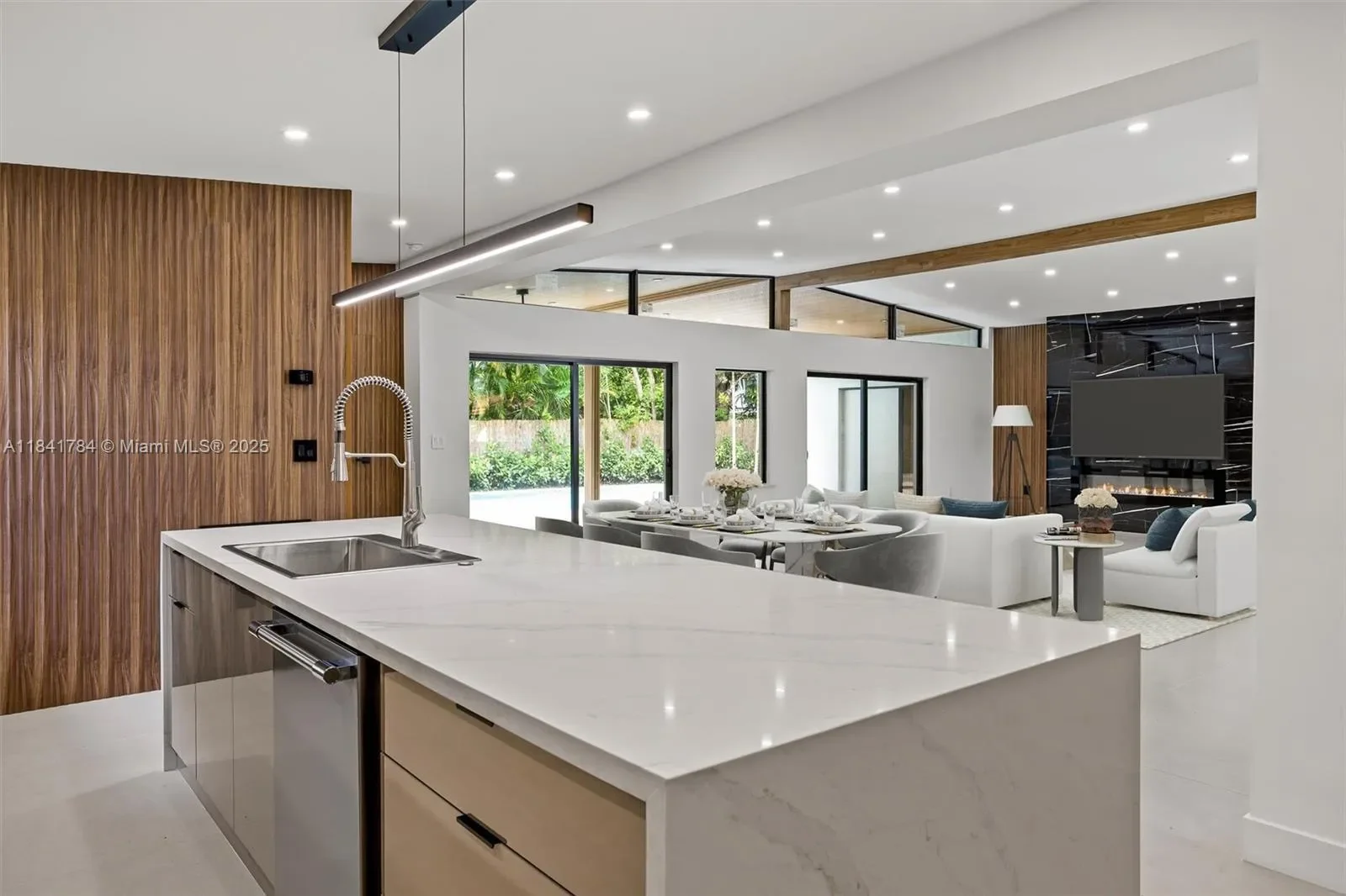 2180 NE 190th Ter, North Miami Beach, Florida, United States. - Photo 2