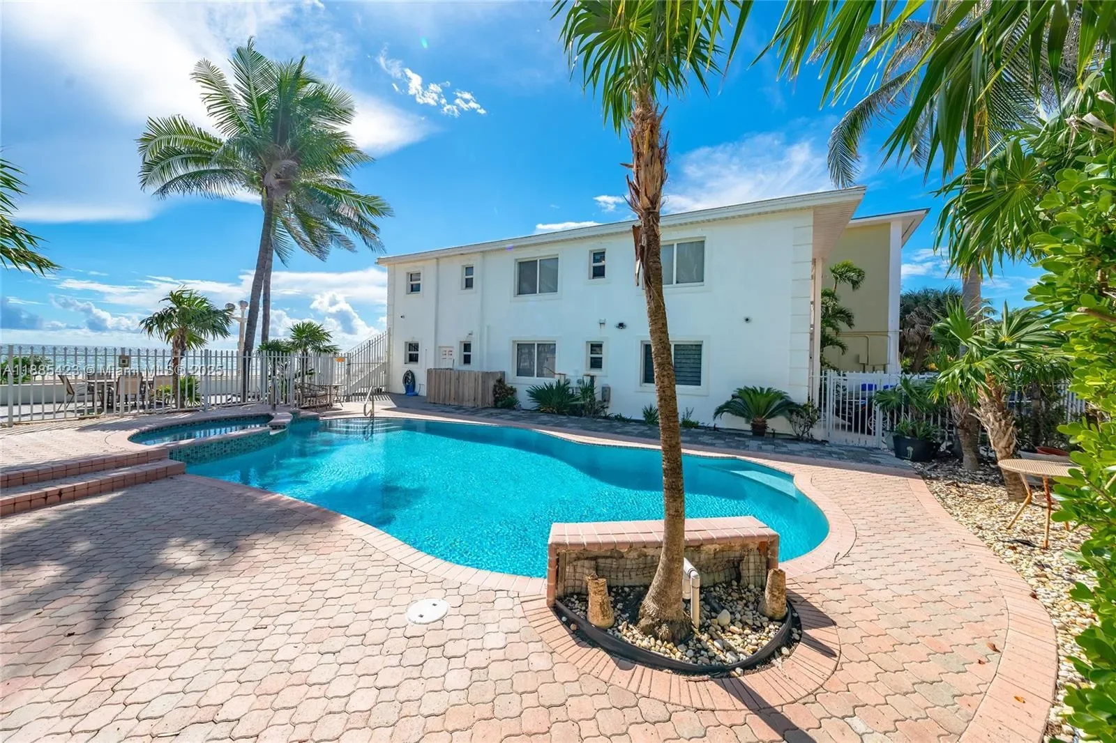 2910 N Surf Rd, Hollywood, Florida, United States. - Photo 7
