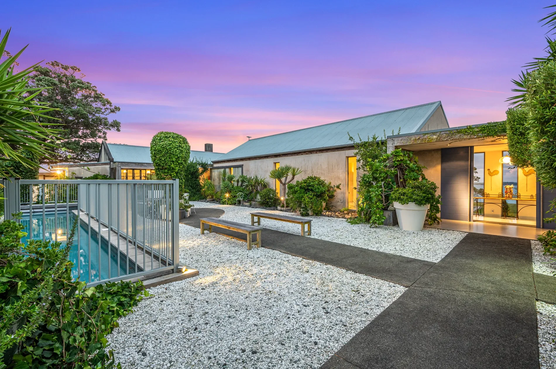 Exterior photo 5