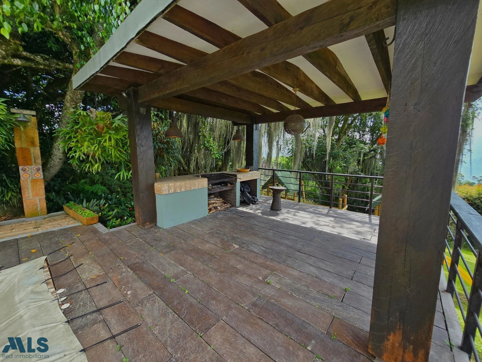 Exterior photo 8