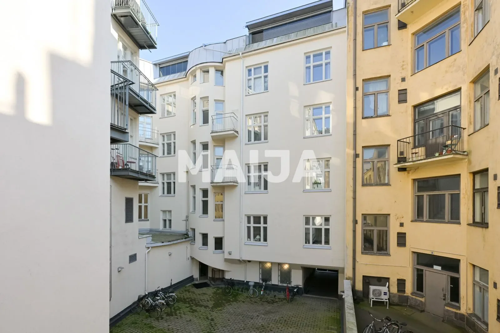 Exterior photo 3