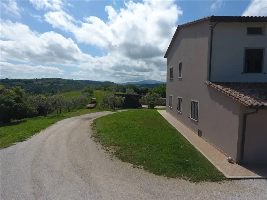 Exterior photo 6