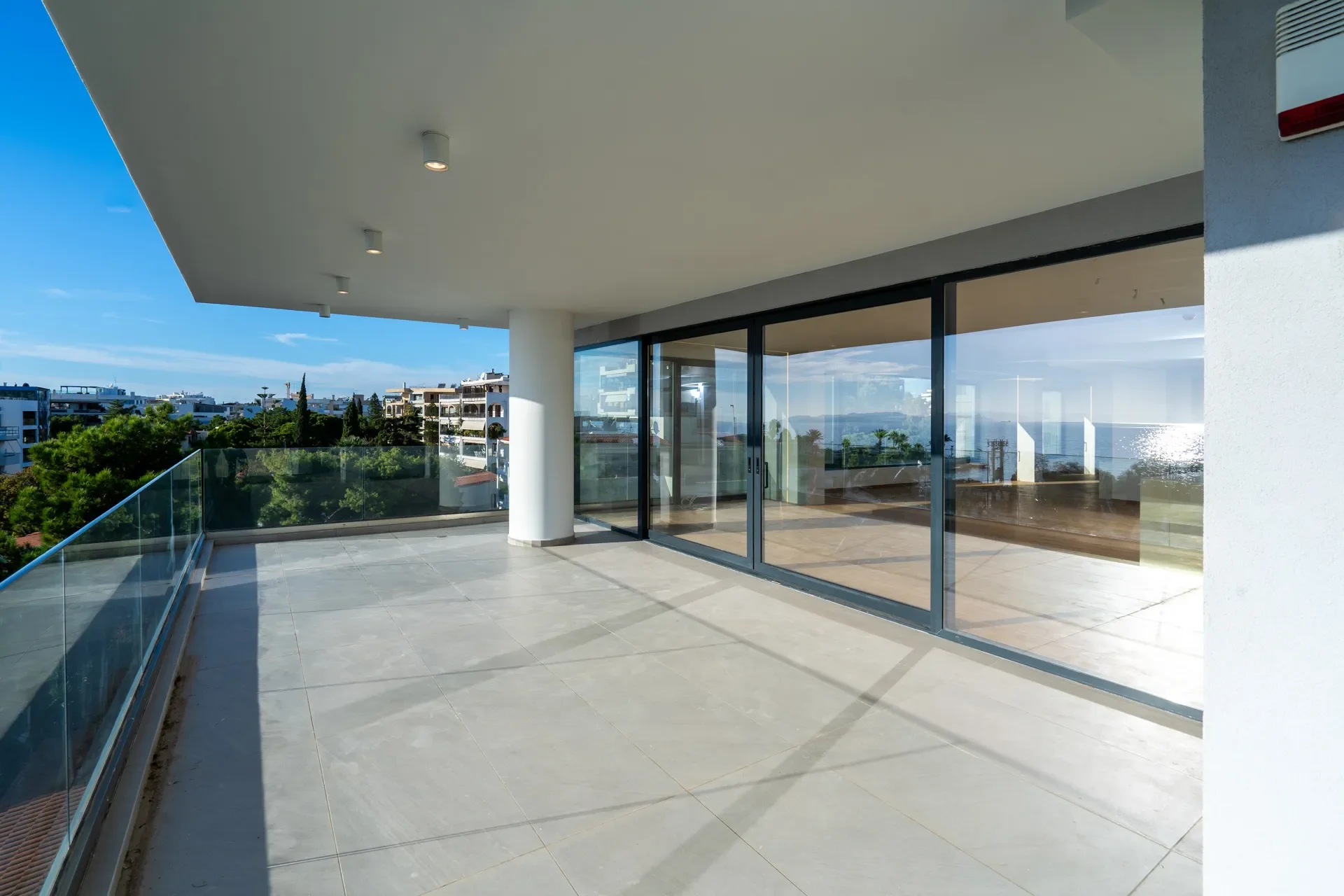 Exterior photo 6
