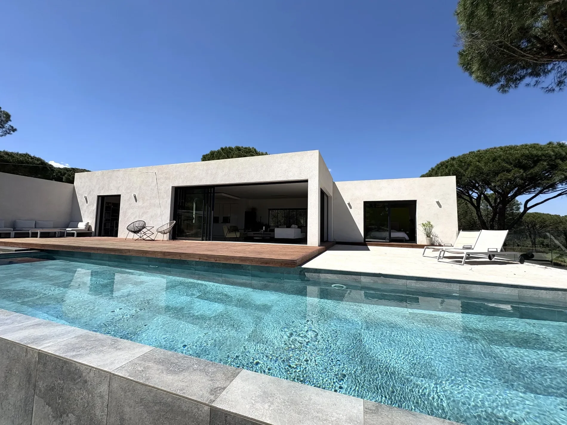 Exterior photo 2