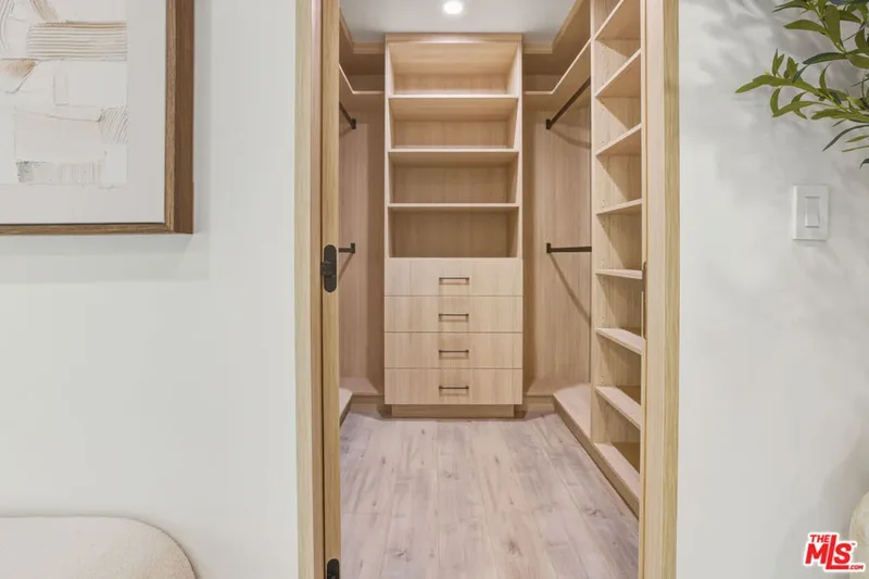 16823 Valerio Street, Los Angeles, California, United States. - Photo 31