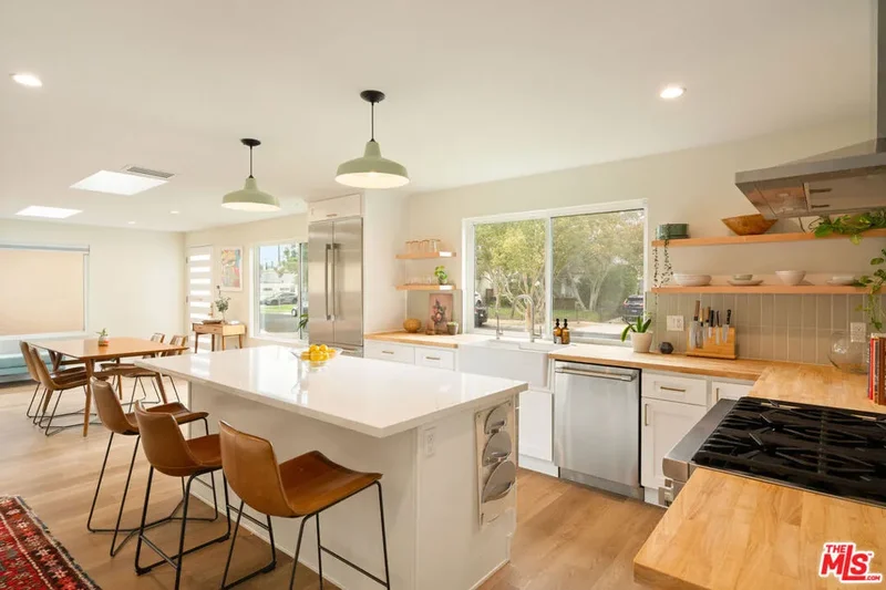 5828 Irvine Avenue, Los Angeles, California, United States. - Photo 3