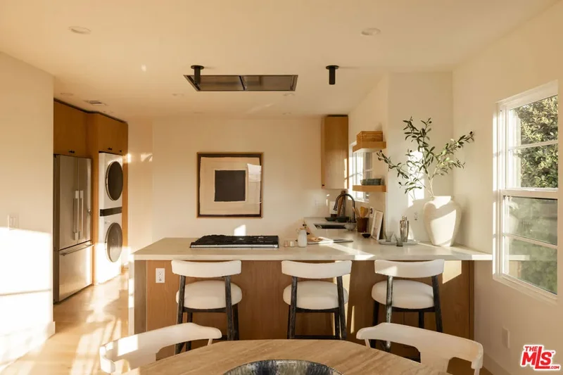 1018 Manzanita Street, Los Angeles, California, United States. - Photo 2