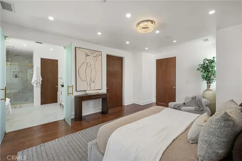 14519 Greenleaf Street, Los Angeles, California, United States. - Photo 15