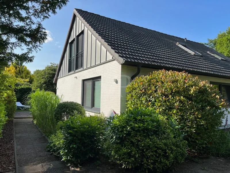Aumühle, Schleswig-Holstein, Germany. - Photo 30