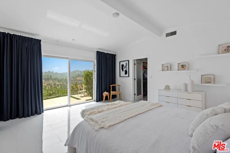 14652 Deervale Place, Los Angeles, California, United States. - Photo 27