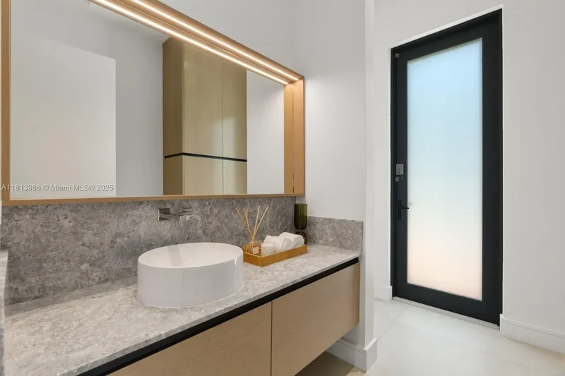 4010 Park Ave, Miami, Florida, United States. - Photo 18