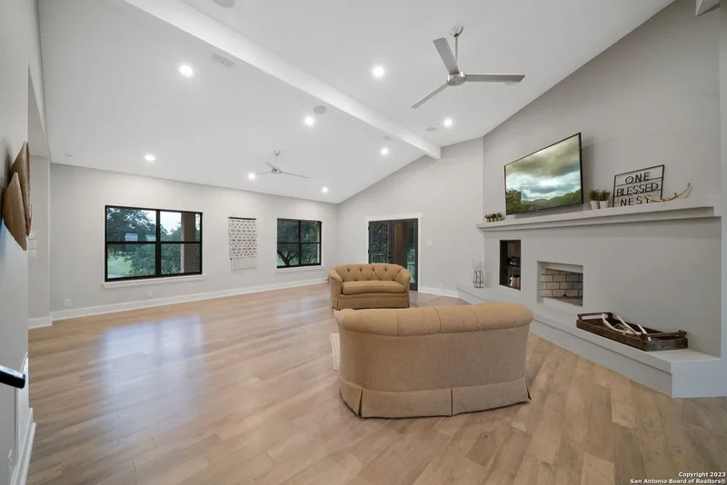 202 County Road 450, Hondo, TX 78861, Hondo, Texas, United States. - Photo 13