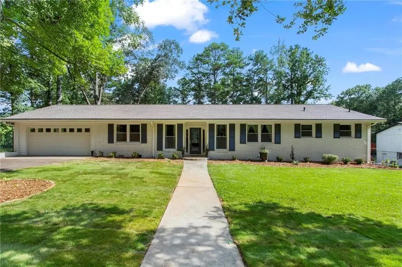 1673 Clearview Drive NW, Acworth, Georgia, United States. - Photo 2