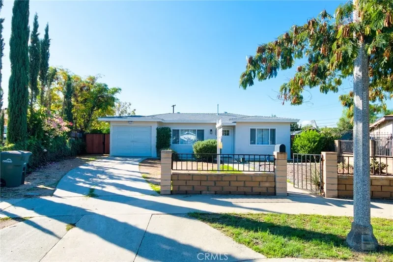 2 Bedrooms Single Family Detached