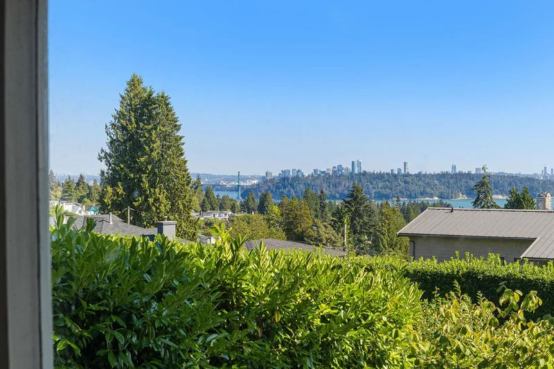 2234 Ottawa Avenue, West Vancouver, BC V7V 2S6, West Vancouver, British Columbia, Canada. - Photo 3