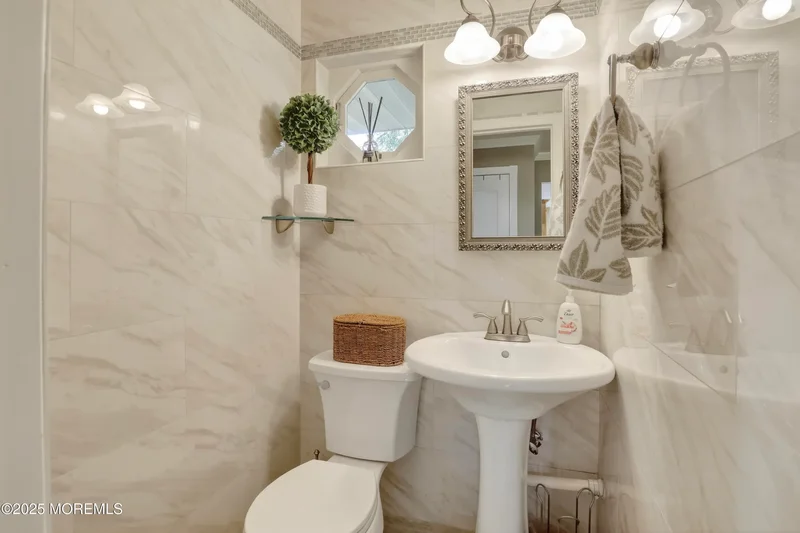8 Kensington Drive, Manalapan, NJ 07726, Manalapan Township, New Jersey, United States. - Photo 29