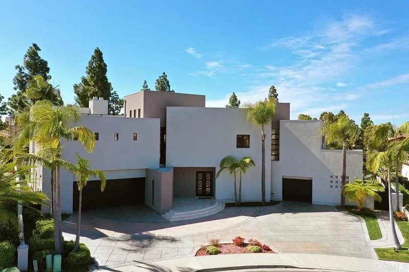 6 Bedrooms Single Family Detached