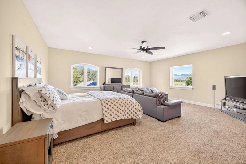 18200 Williams Highway , Williams, OR 97544, Williams, Oregon, United States. - Photo 19