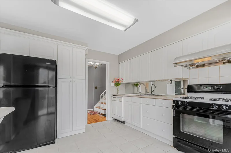 2 Deer Path Lane, Syosset, NY 11791, Syosset, New York, United States. - Photo 28