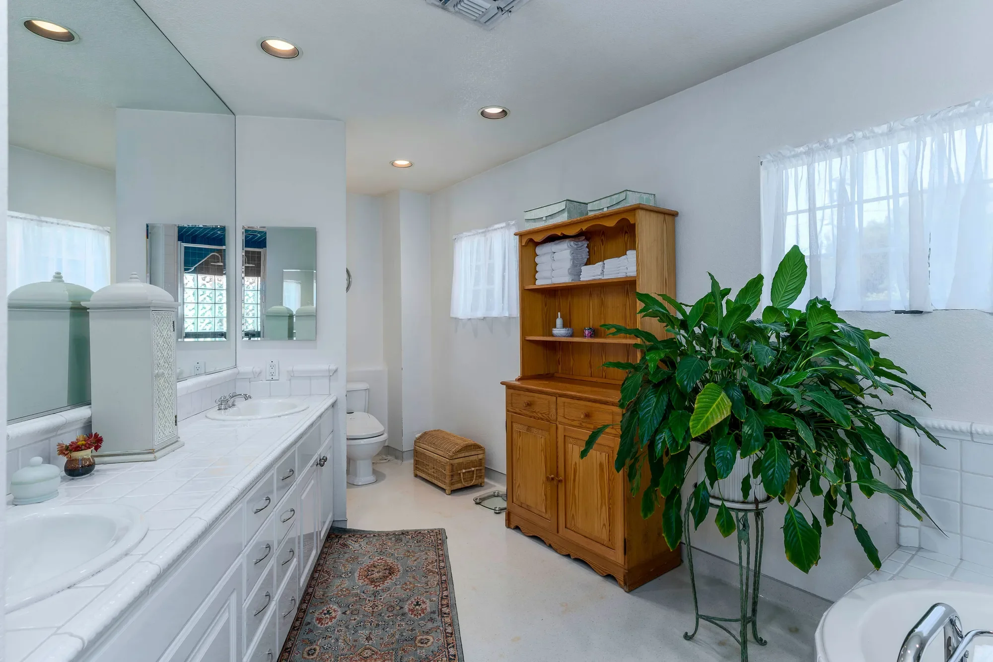 5828 Calvin Avenue, Tarzana, CA 91356, Los Angeles, California, United States. - Photo 33