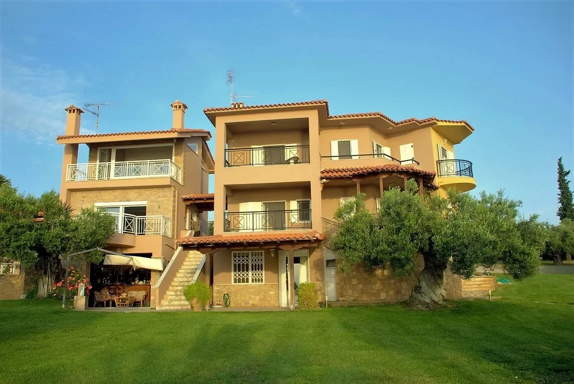 Exterior photo 9