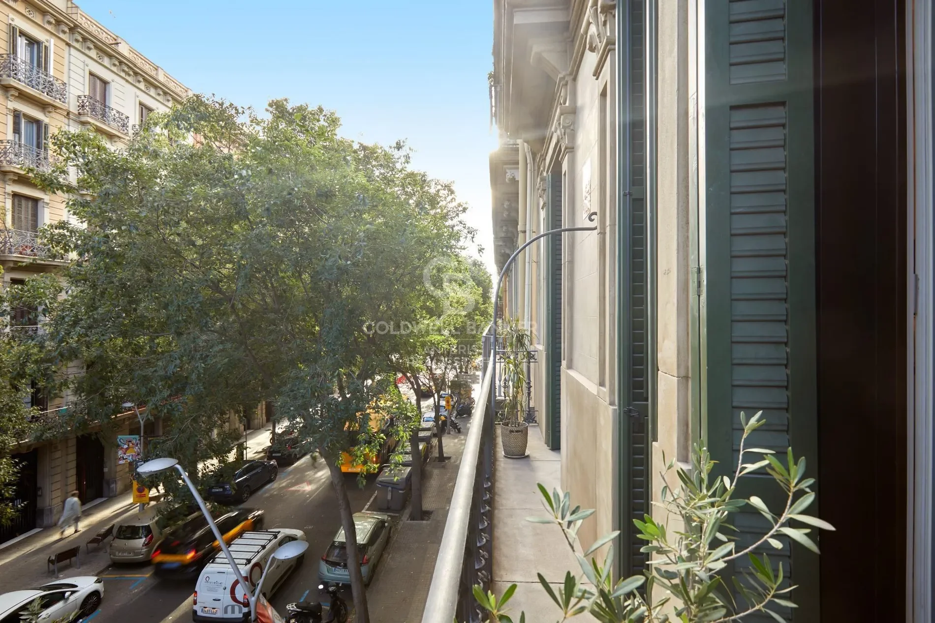 Exterior photo 1