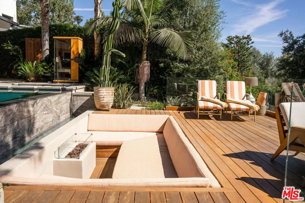 2102 Ridgemont Drive, Los Angeles, California, United States. - Photo 5