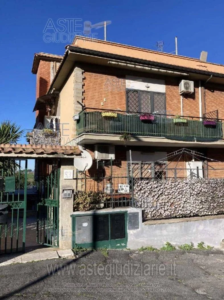 apartment for sale at auction
