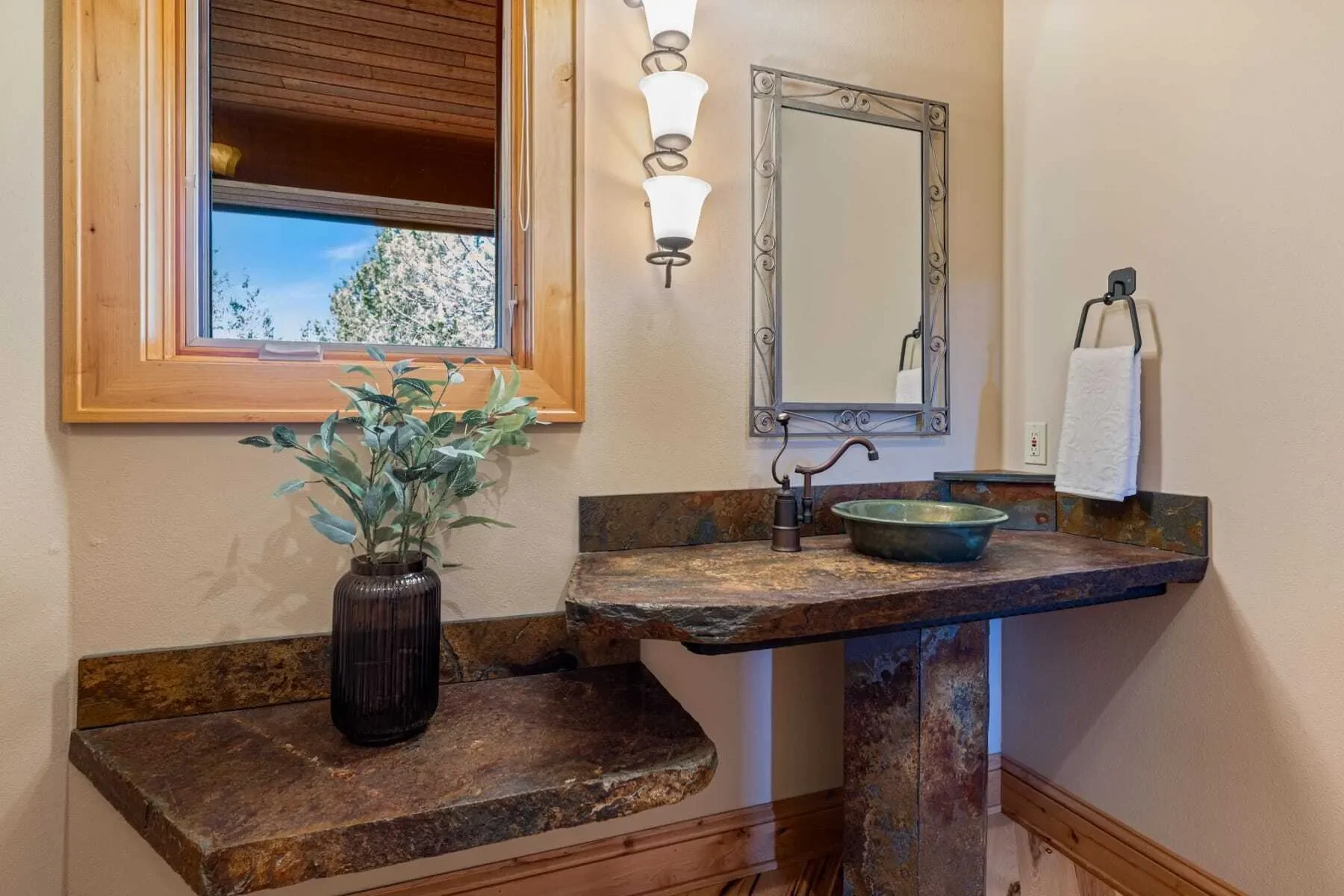 16921 Lady Caroline Drive , Sisters, OR 97759, Sisters, Oregon, United States. - Photo 33