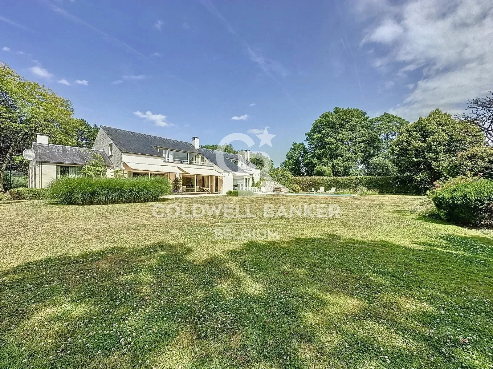 Exterior photo 12