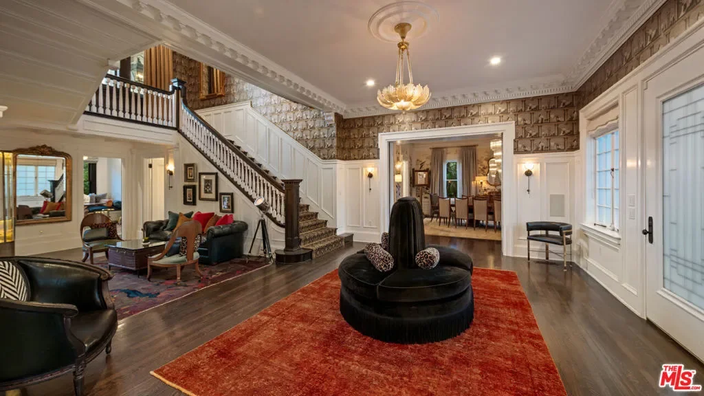 601 S Windsor Boulevard, Los Angeles, California, United States. - Photo 11