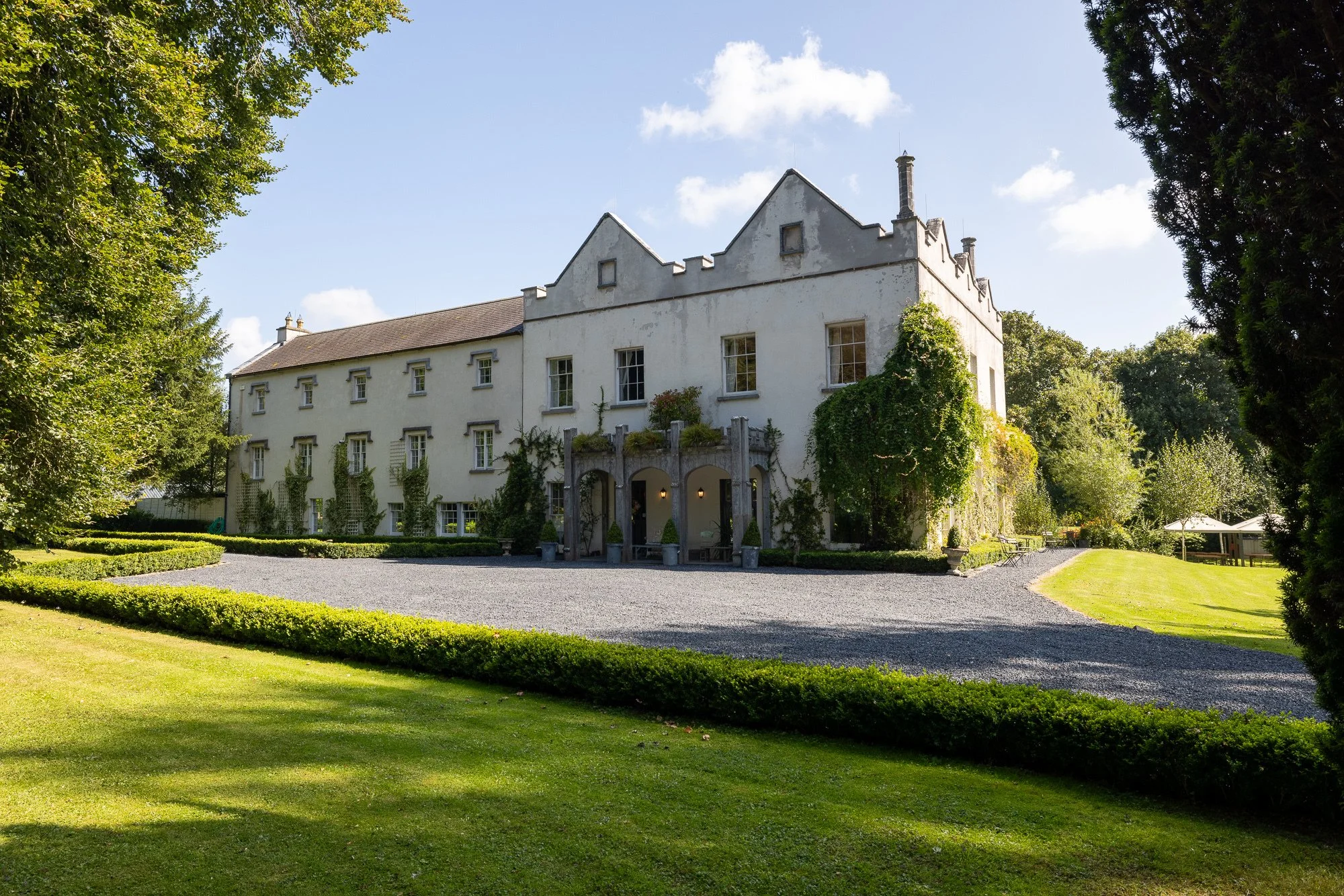 Exterior photo 8