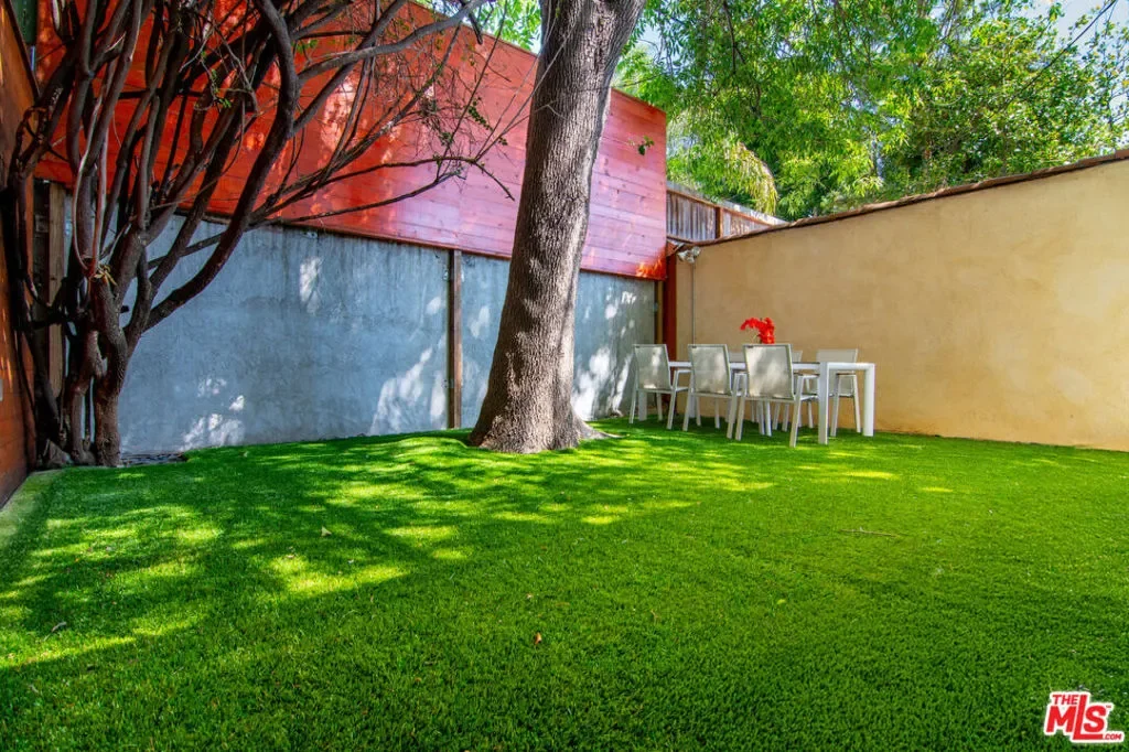 9037 Elevado Street, Los Angeles, California, United States. - Photo 22