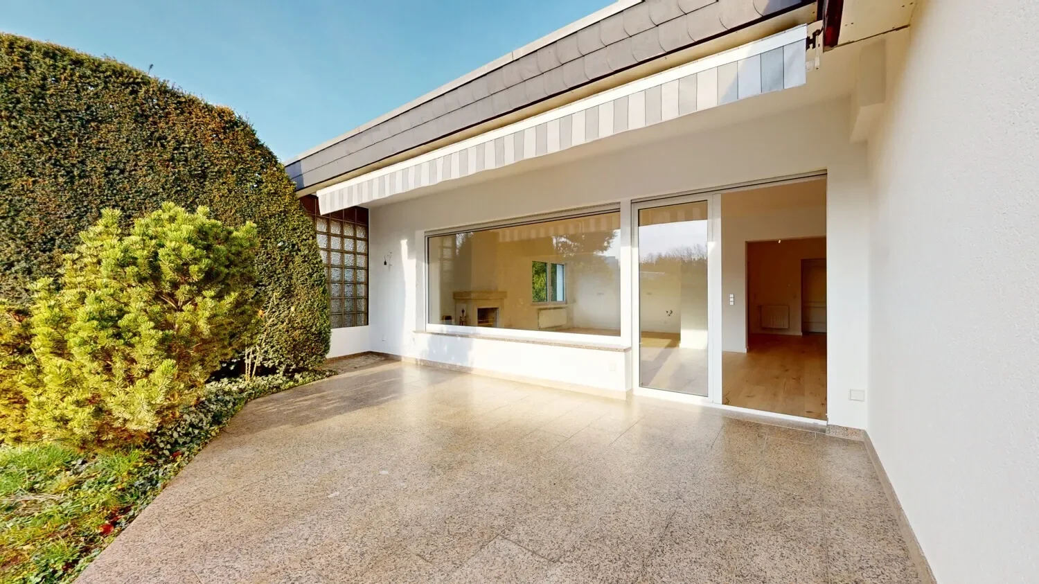 Exterior photo 1