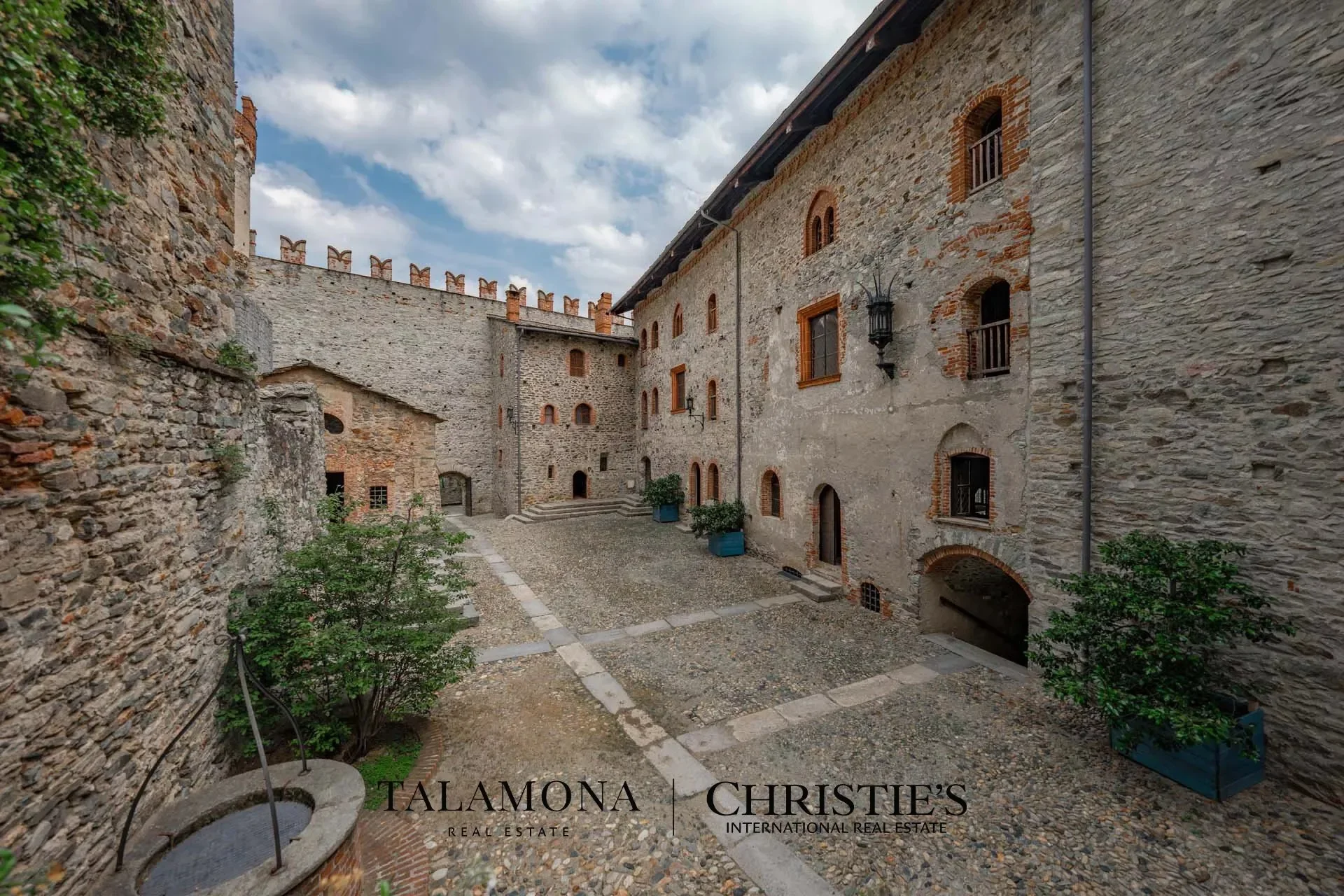 Exterior photo 10