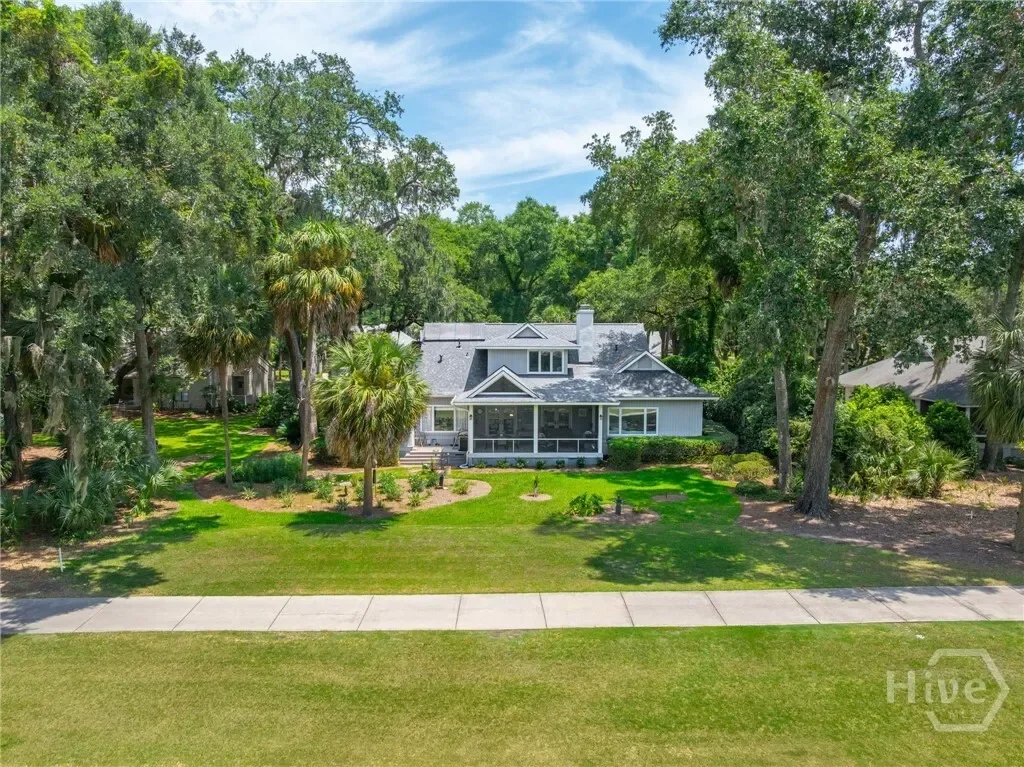 Single Family Residence in Savannah
